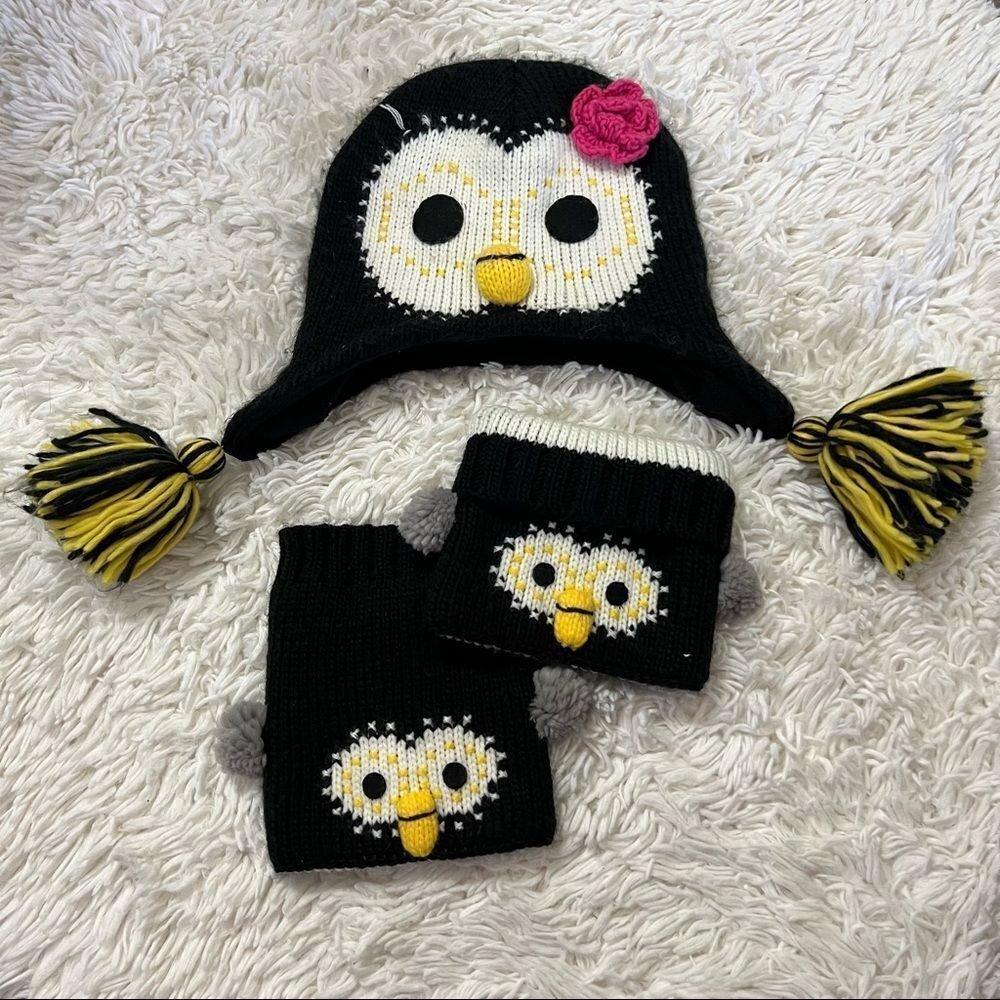 Cute Penguin beanie with Pom Poms and boot cuffs NWOT